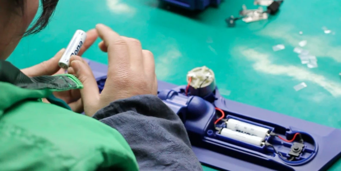Vibrating mop head / Assembly